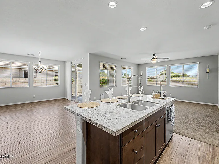 3413 N Loma Vis — Photo 3
