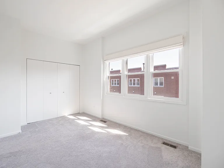 1781 W Altgeld St #O — Photo 11
