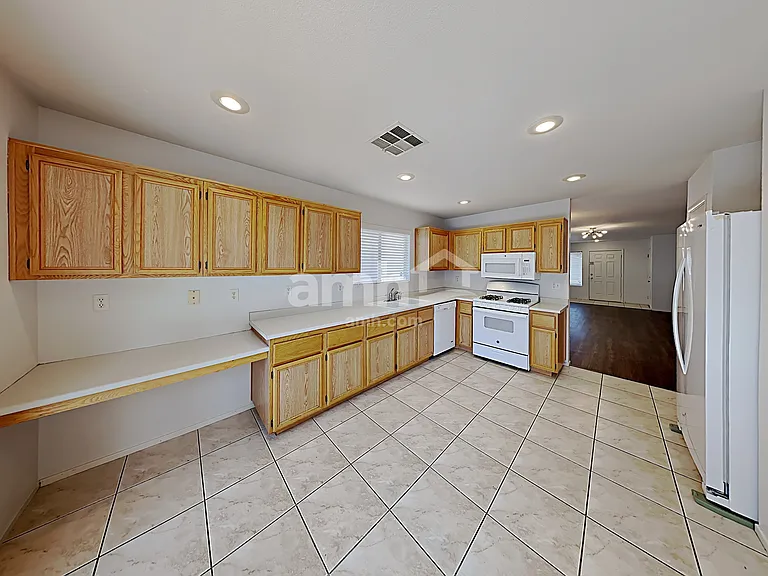 11020 Rossi Ave — Photo 3
