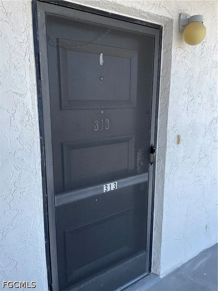 2 bed, 2.0 bath, 917 sqft, $1,250 — Photo 2