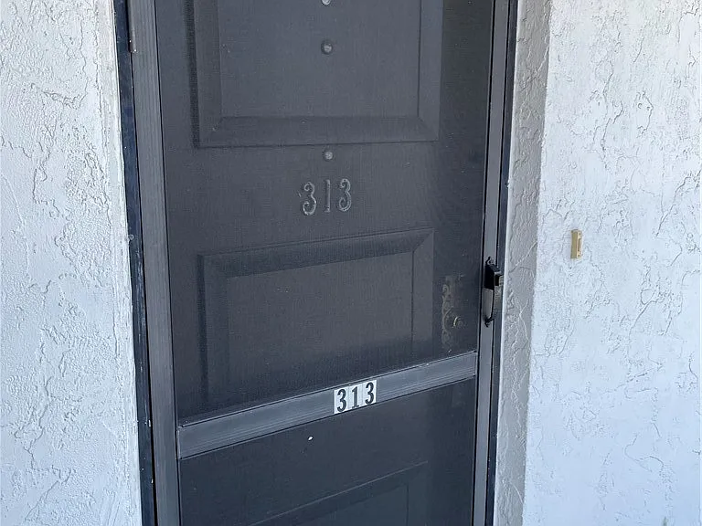 4906 Victoria Dr #313 — Photo 2