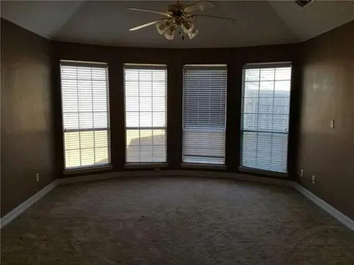 2304 Hillary Trl — Photo 10