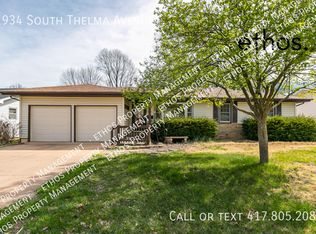 1934 S Thelma Ave, Springfield, MO 65807