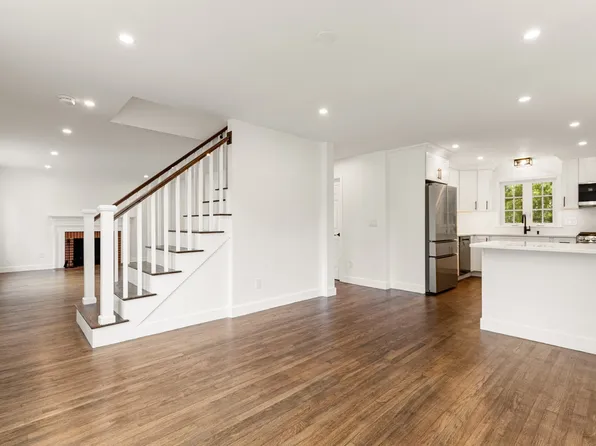 39 McKinley Ave, Lowell, MA 01851