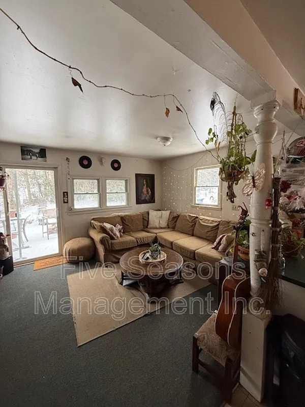 4 bed, 1.0 bath, 1000 sqft, $3,000 — Photo 4