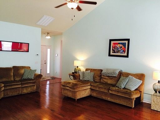 2nd image of 210 Hanna Dr