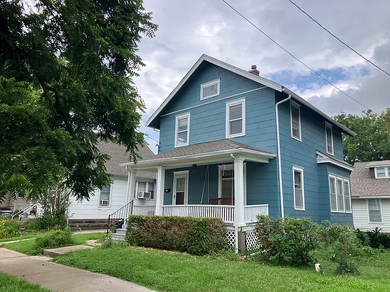 3 BR, 1 Bath, original wood floors and trim. Located in historic district of national register. Great location. Small dog acceptable.
