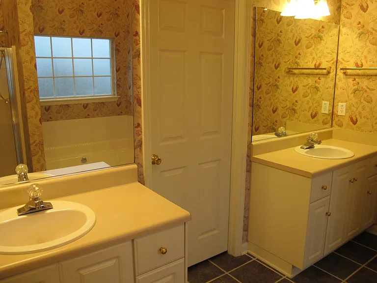 600 Surrey Ln — Photo 17