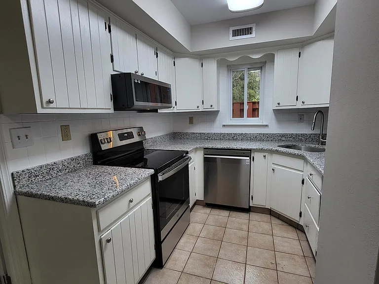 1006 Worthington Dr — Photo 8