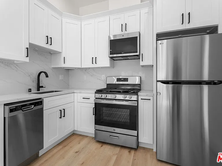 2154 Patricia Ave — Photo 4