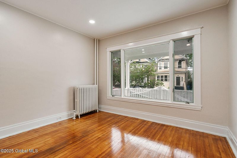 5th image of 18 Bertha Street