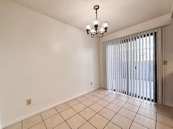 3rd image of 4571-4573 Winona Ave #A