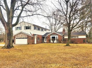 1628 Robell Dr, Commerce Township, MI 48390