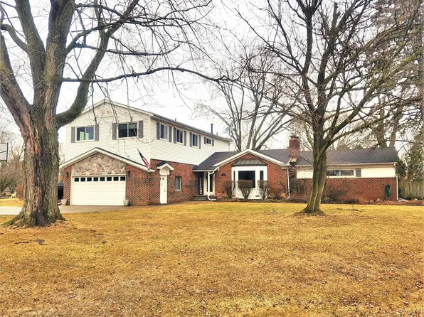 1628 Robell Dr, Commerce Township, MI 48390