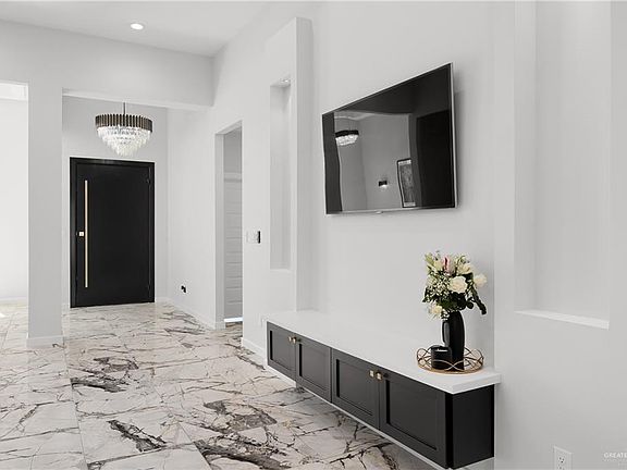4th image of 3001 S Auburndale Ave