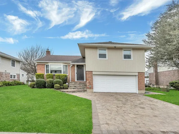 129 Manor Street, Plainview, NY 11803