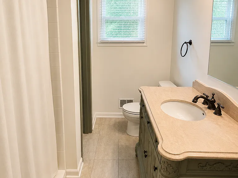 Master Bedroom Bathroom