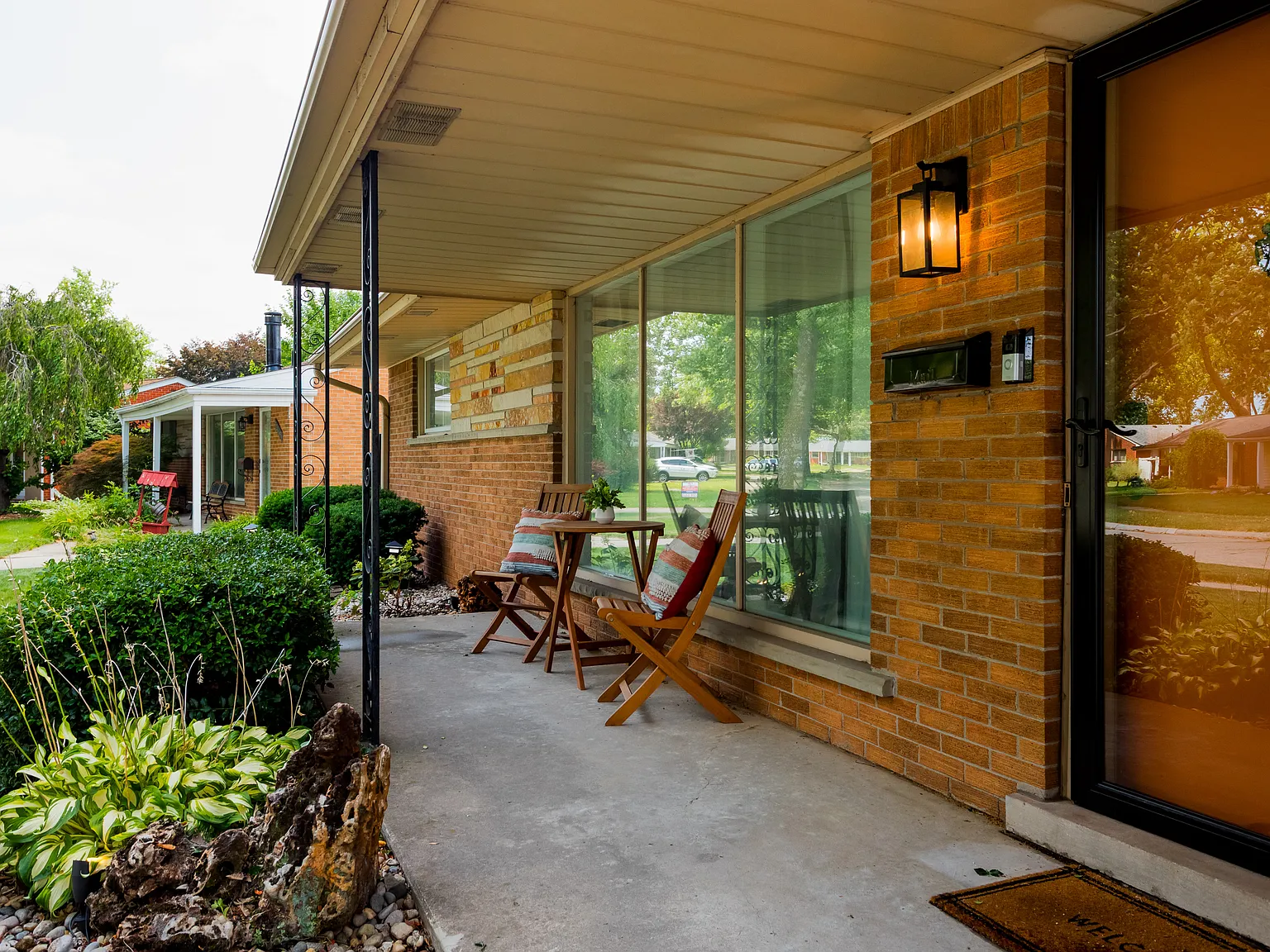 3 bed, 1177 sqft, $2,995 — Photo 3