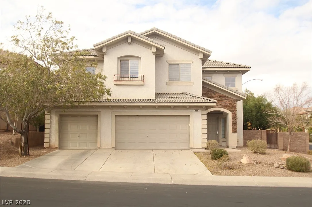 4 bed, 2.5 bath, 3116 sqft, $2,990 — Photo 1