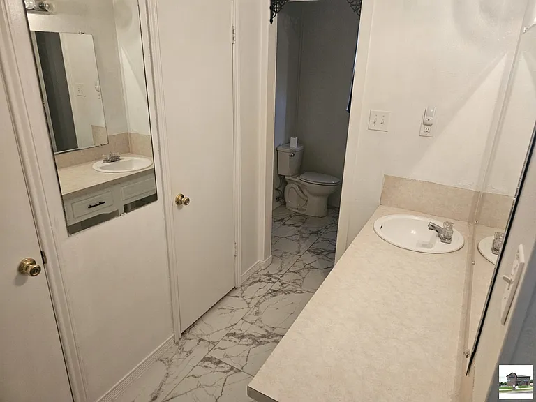 211 E Hogan Dr — Photo 17