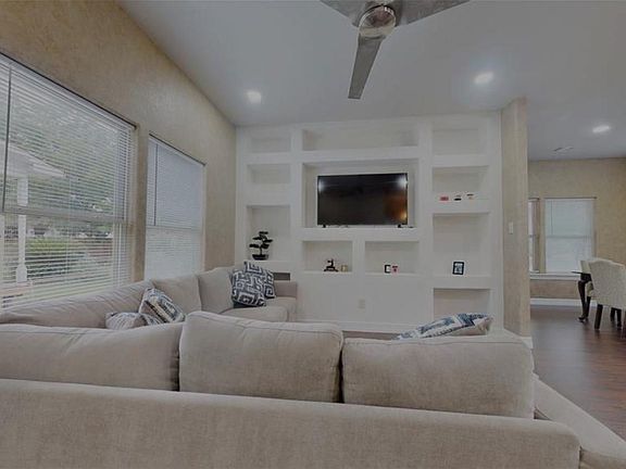 5th image of 426 Middle St