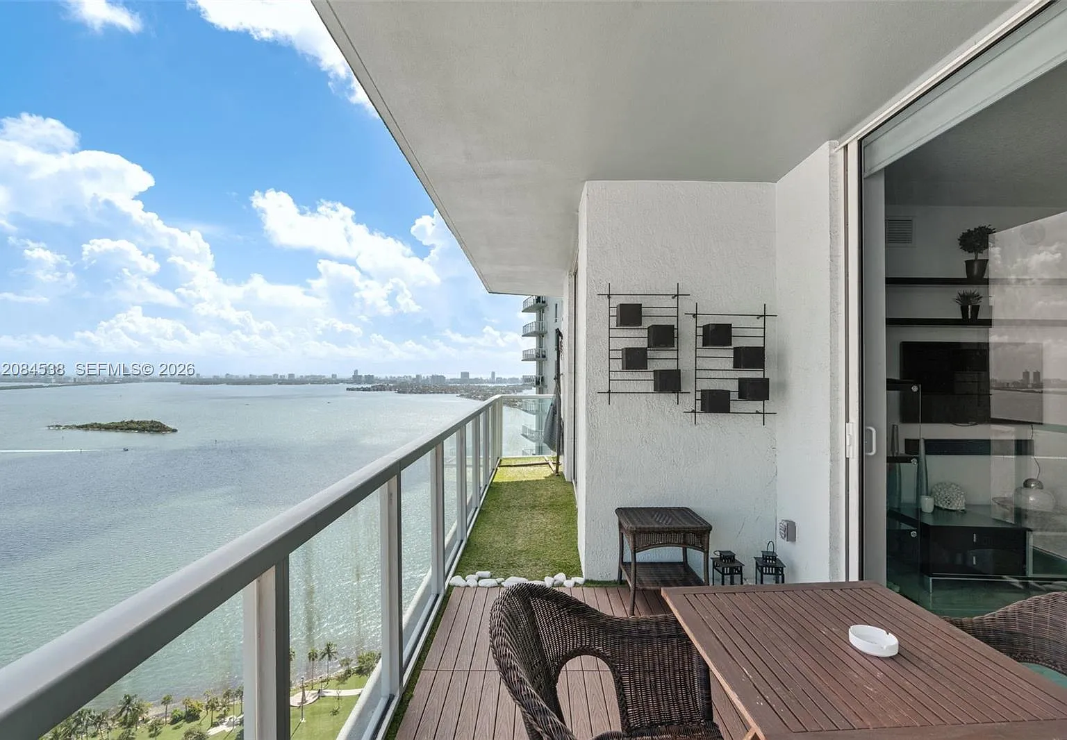 Quantum On The Bay Condo — Photo 2