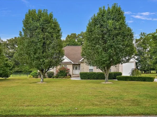 417 Whispering Winds Dr, Manchester, TN 37355