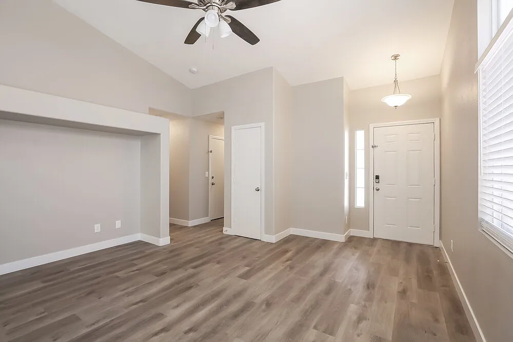 3 bed, 2.0 bath, 1250 sqft, $1,995 — Photo 3