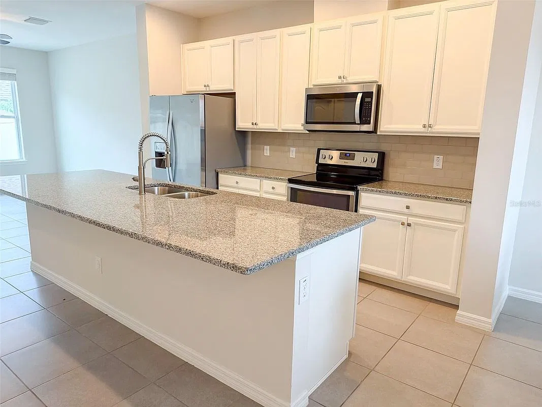 3 bed, 2.5 bath, 1569 sqft, $3,500 — Photo 4
