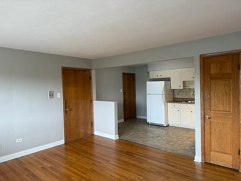 420 Beach Ave #3B — Photo 6