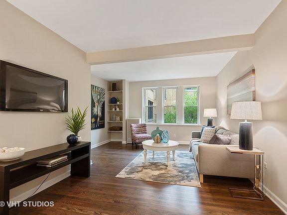 3rd image of 718 W Buena Ave #B