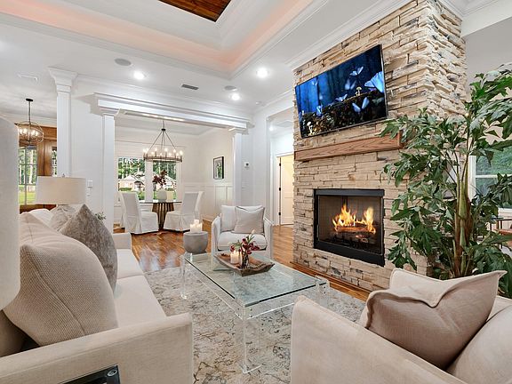 3rd image of 1458 Gateshead Cir