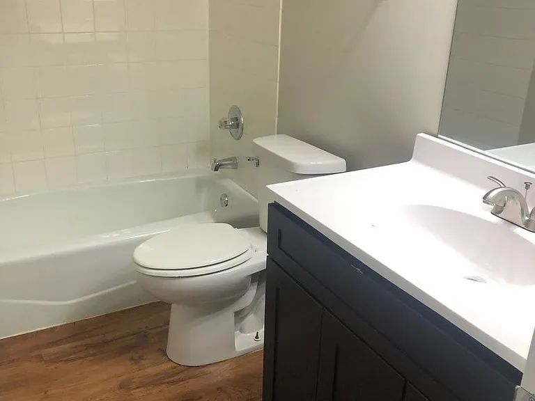 1043 Scarborough Ct #K3 — Photo 4