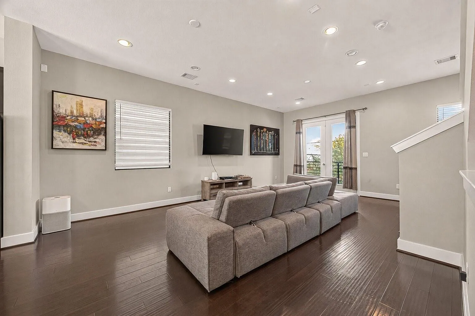 3 bed, 3.5 bath, 1892 sqft, $3,200 — Photo 1