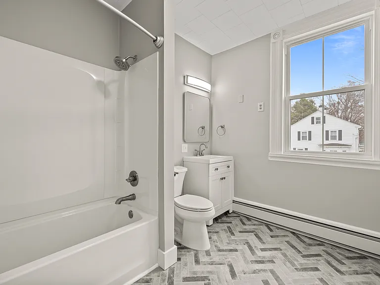 105 Maple St #105 — Photo 6