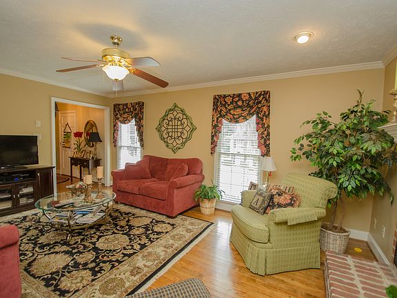 Nice hardwood flooring