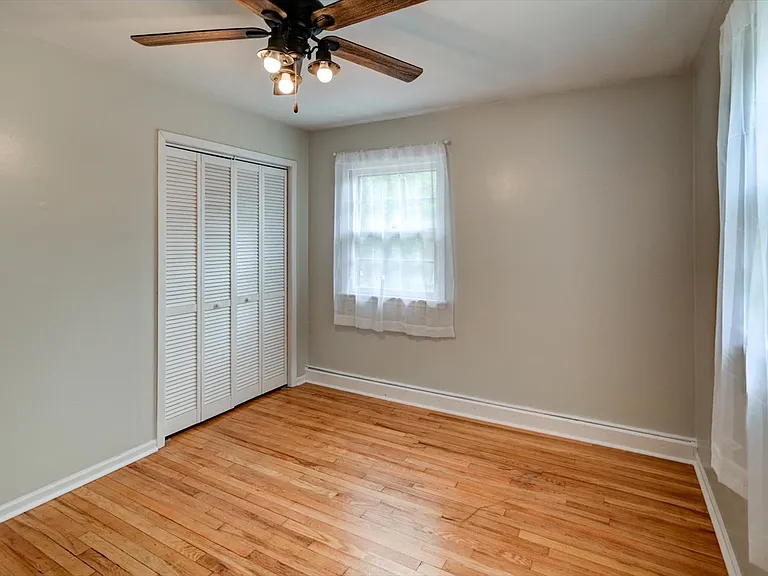 10 Bradford Ln — Photo 35
