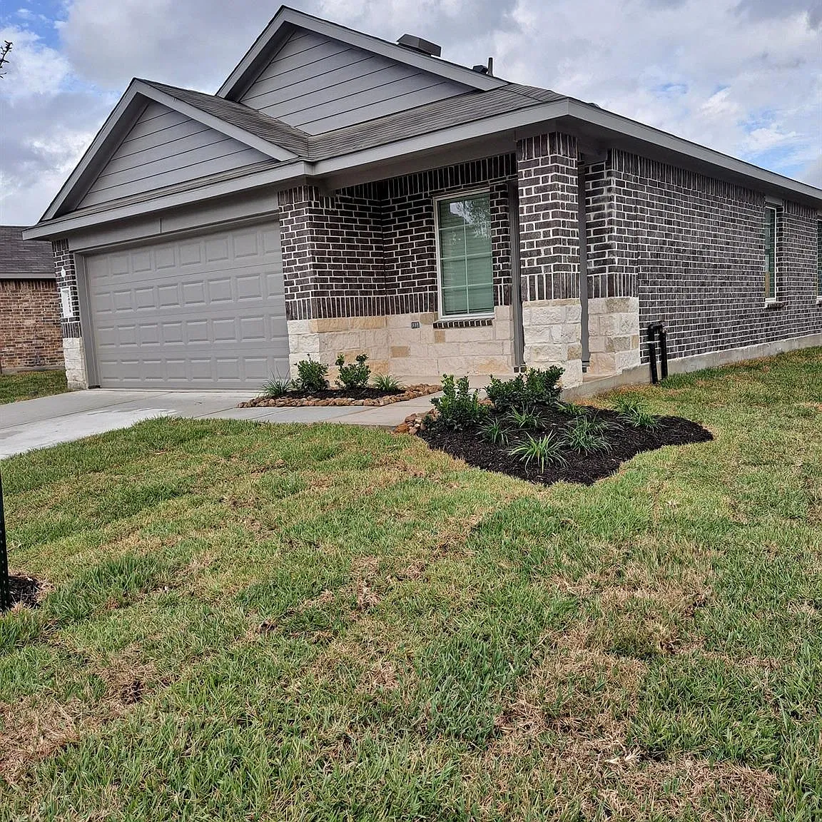 3 bed, 2.0 bath, 1568 sqft, $1,950 — Photo 2