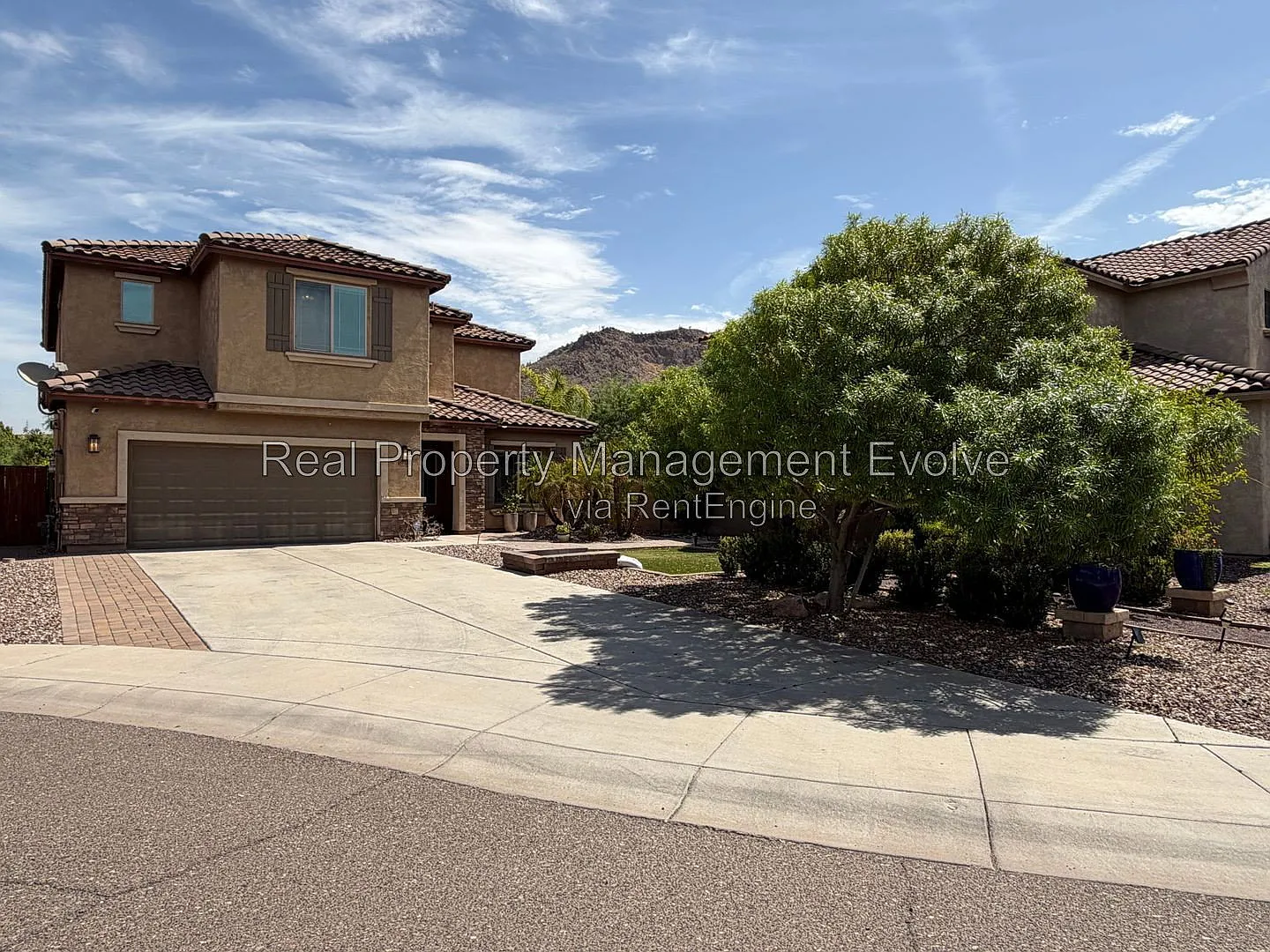4 bed, 3.5 bath, 2826 sqft, $3,995 — Photo 2