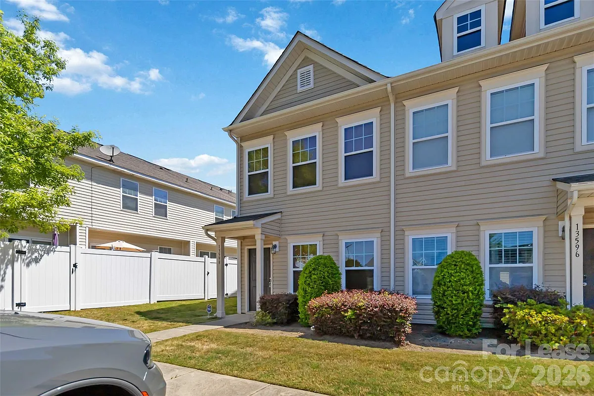 Building Photo - 13598 Calloway Glen Dr