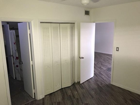 5th image of 1117 Lake Ter APT 209