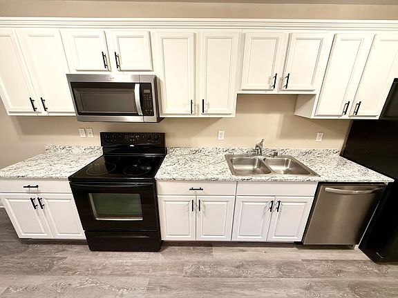 3rd image of 123 Harlan Ave #B