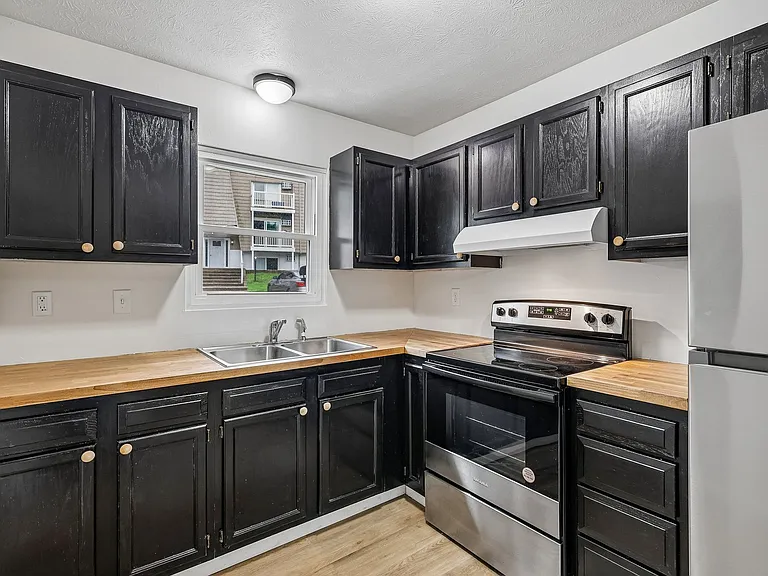 Aurora Apartments — Photo 5