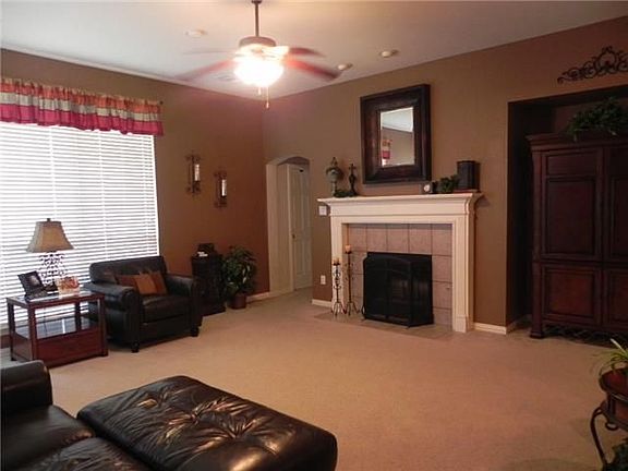 5th image of 6012 Holly Crest Ln