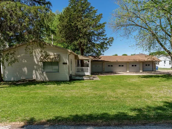 420 N Chestnut St, Byron, IL 61010