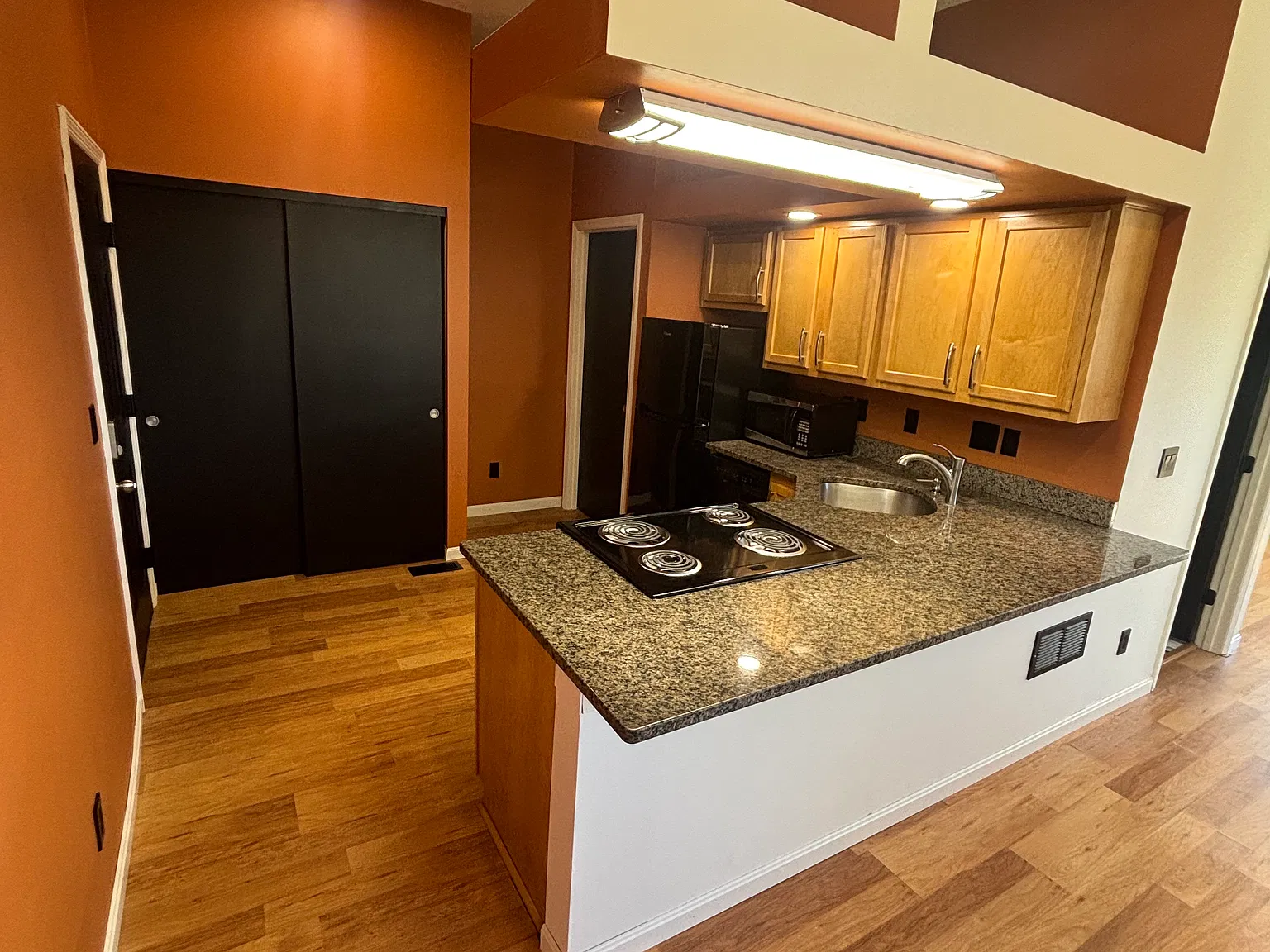 1 bed, 819 sqft, $1,300 — Photo 4