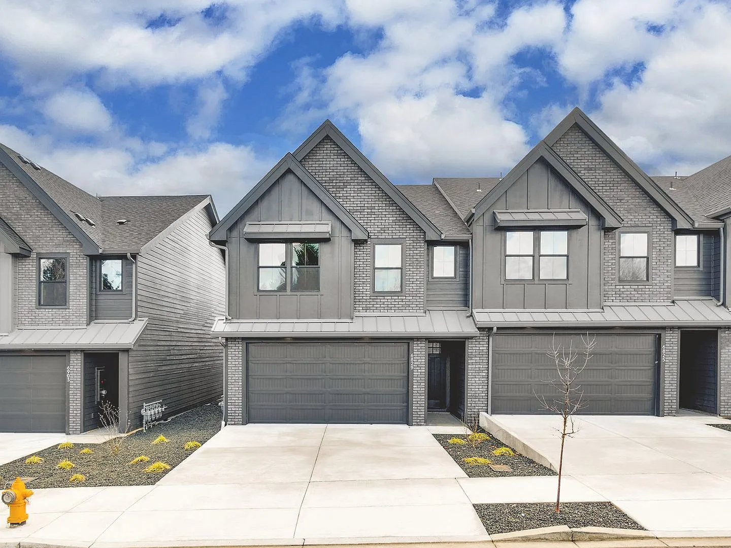 Luxury Townhome for Lease at the Courtyards at Hidden Crest - 6825 NE 132nd Way — Photo 1