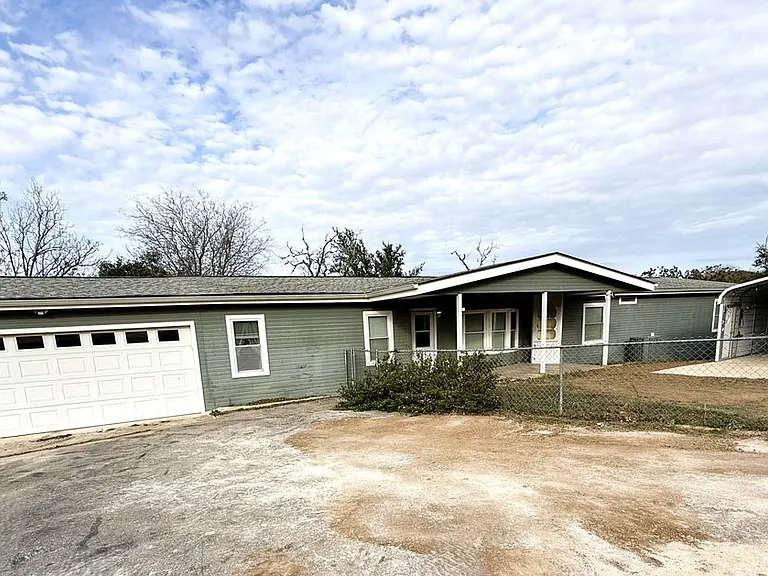 212 Thornton Ln — Photo 1