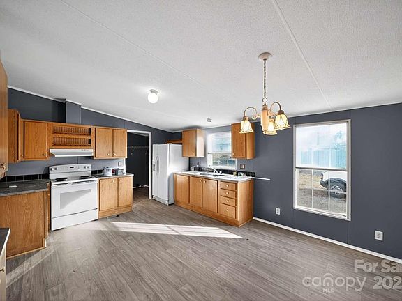 5th image of 104 Gardner Dr