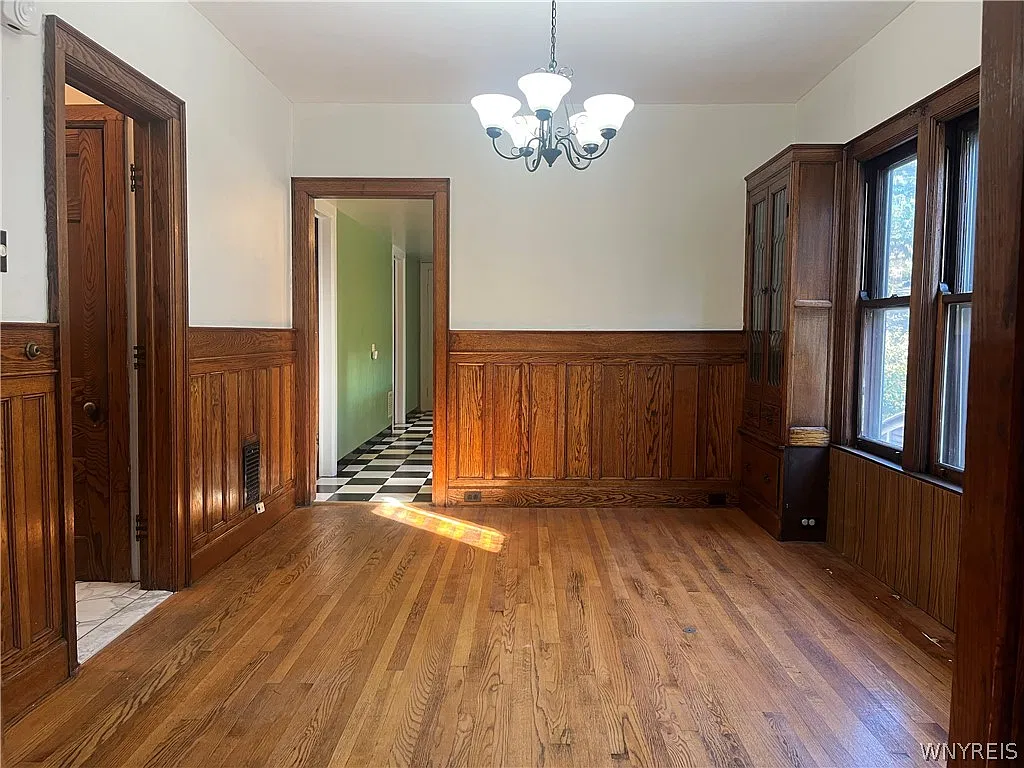 3 bed, 1.0 bath, 1502 sqft, $1,750 — Photo 4